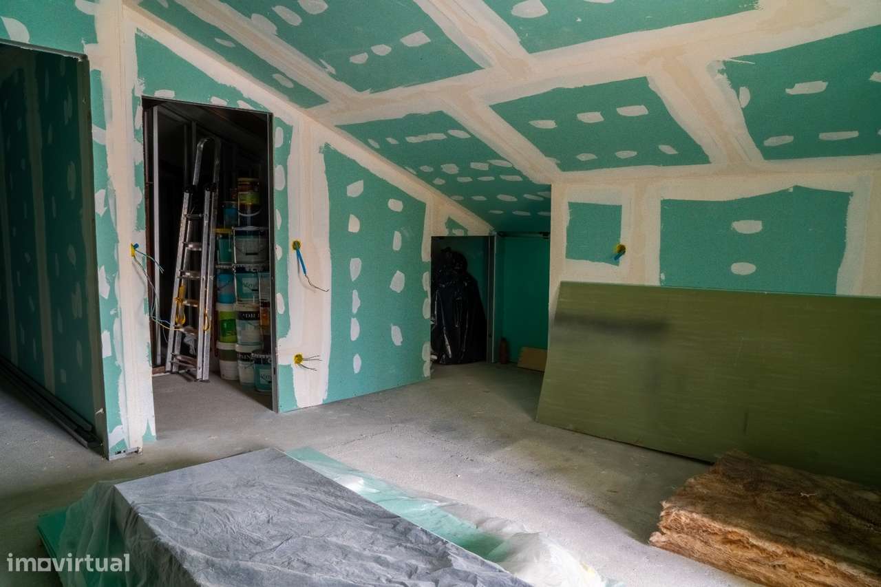 Moradia T5 na Quinta do Conde com sótão e garagem-25