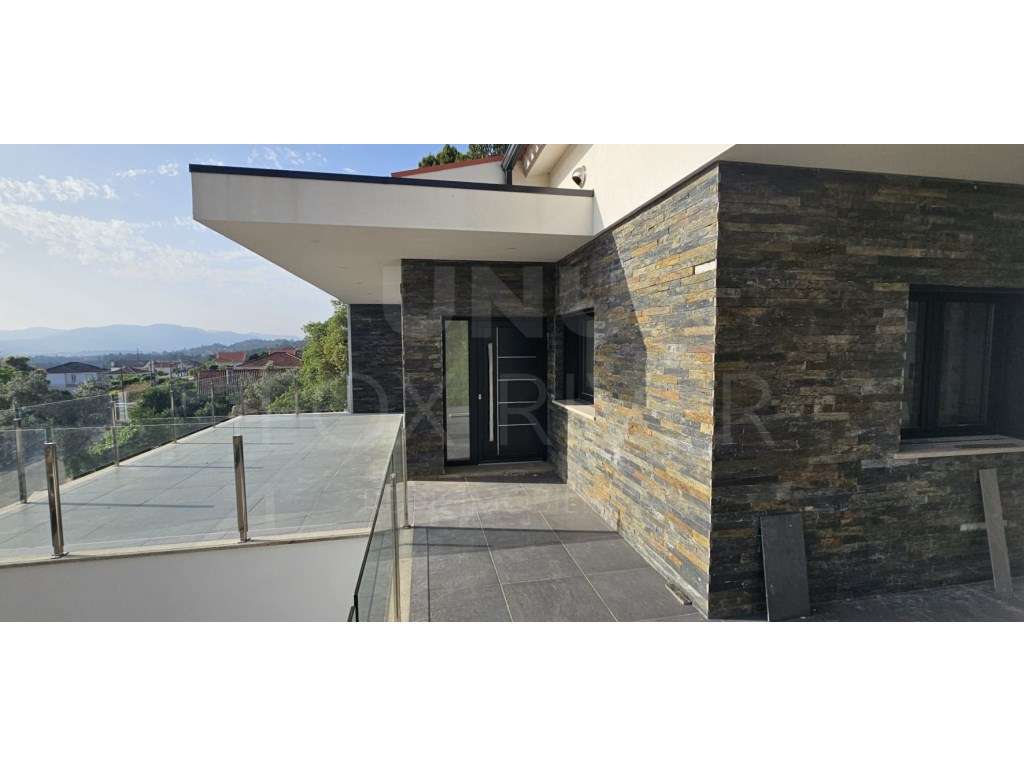 Moradia T4 Moderna - Cerdal, Valença - Grande imagem: 2/34