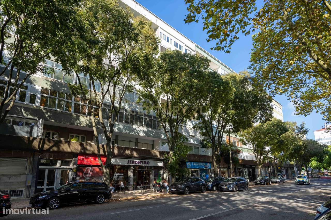 Apartamento T3 pleno de luminosidade em zona premium de Benfica-33