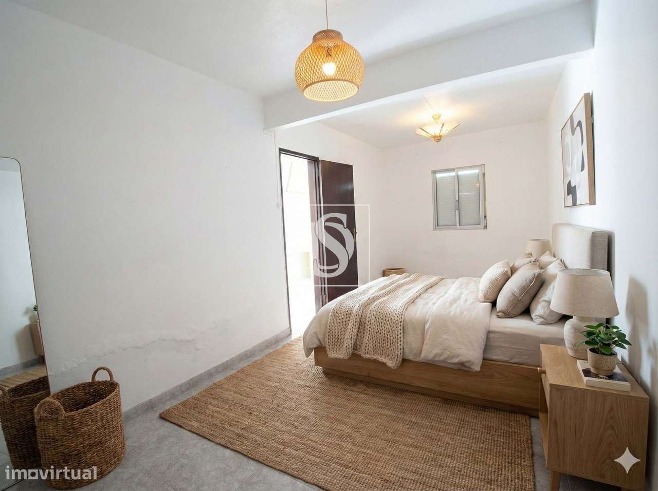 Terreno de 1.320 m² no Calhandriz, na zona da Adanaia  com ribeiro e b-14