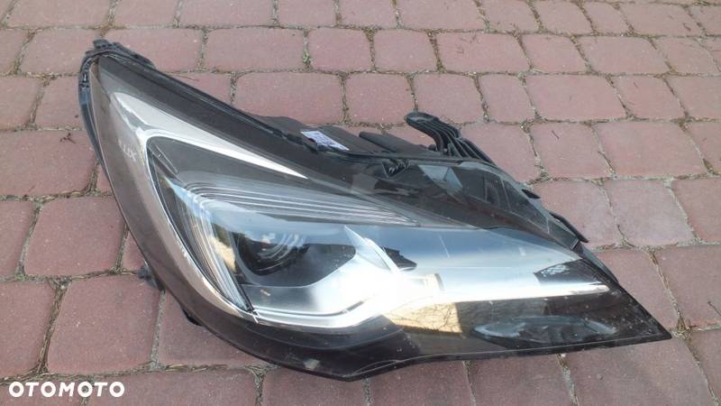 LAMPA PRZEDNIA PRAWA FULLED OPEL ASTRA 5 K - 1