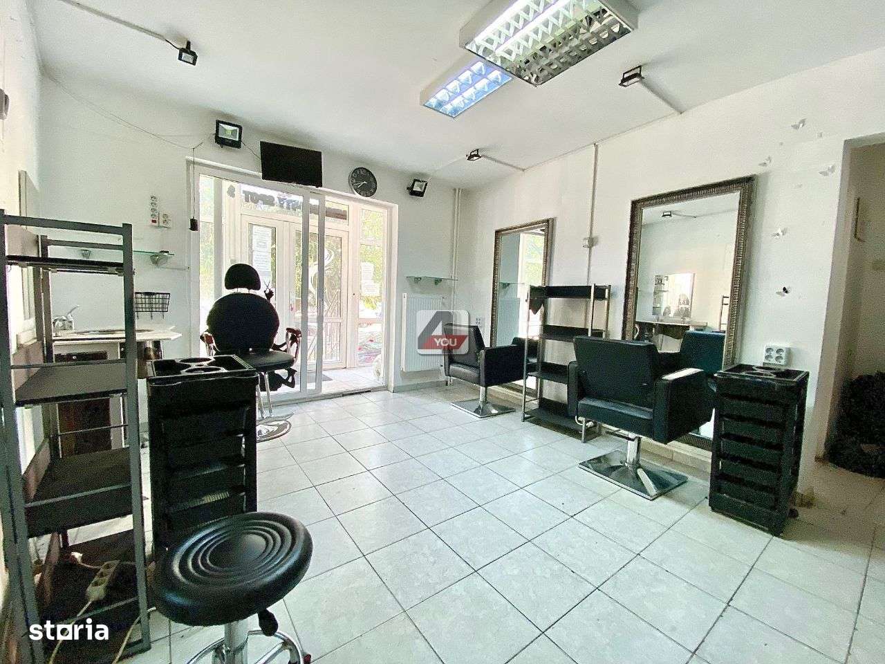 Spatiu comercial Bd.Revolutiei-Piata Garii cu vitrina 10 ml-124500 eur - Imagine principală: 3/7