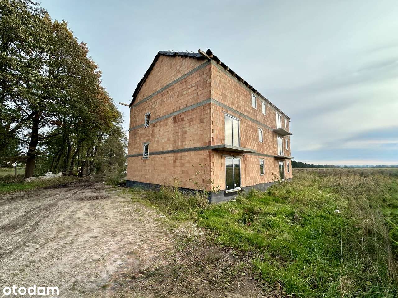 Tak tanio dawno nie było USTAWNA kawalerka w balkonem z niskiej cenie.-2