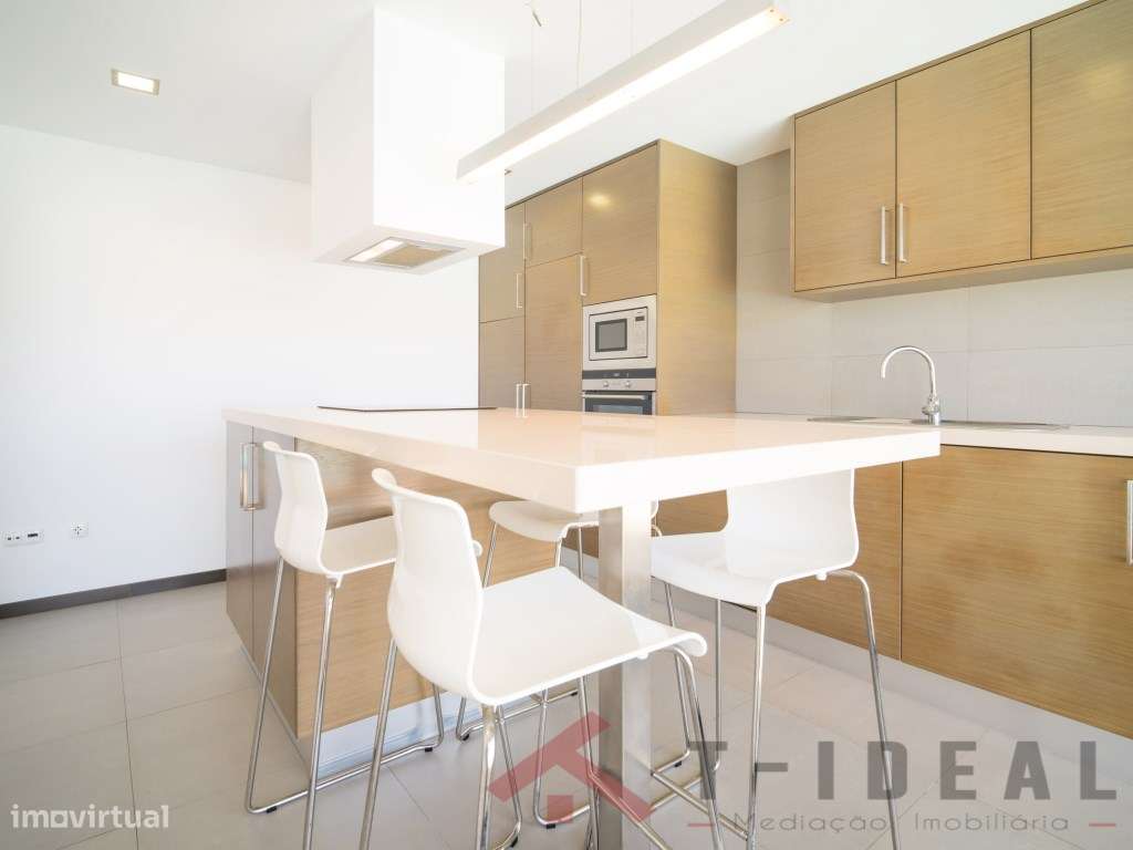 Moradia T4 Moderna Vista Mar-22