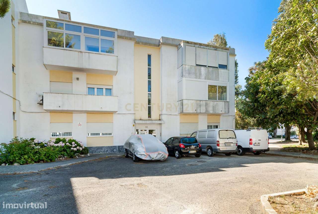 T4 Duplex Mobilado e Totalmente Remodelado | Centro do Linhó | Vista S-24