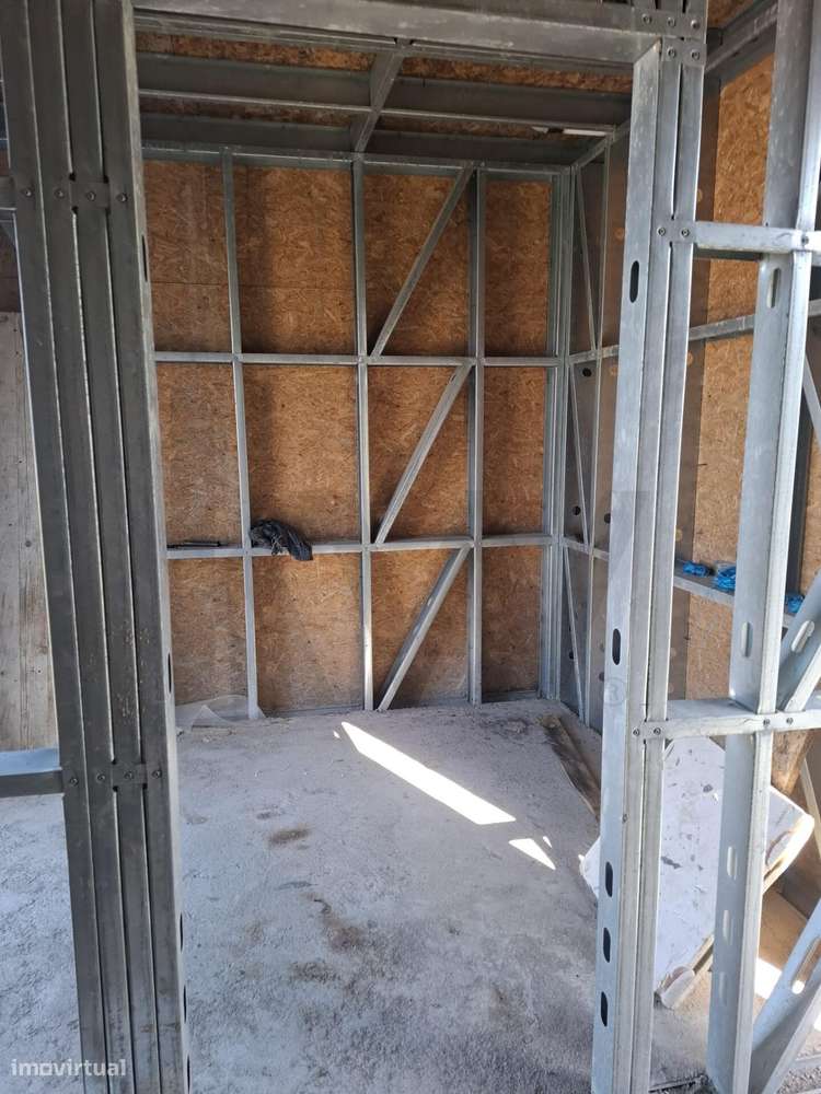 Lote de terreno com projecto de construção em curso | Moradia T3 isola-22