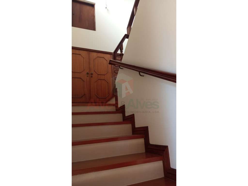 Moradia T5 de 4 frentes em Folgosa, Maia-14