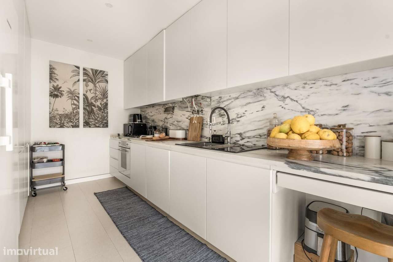 Moradia T4 com jardim, Encarnação, Lisboa-13