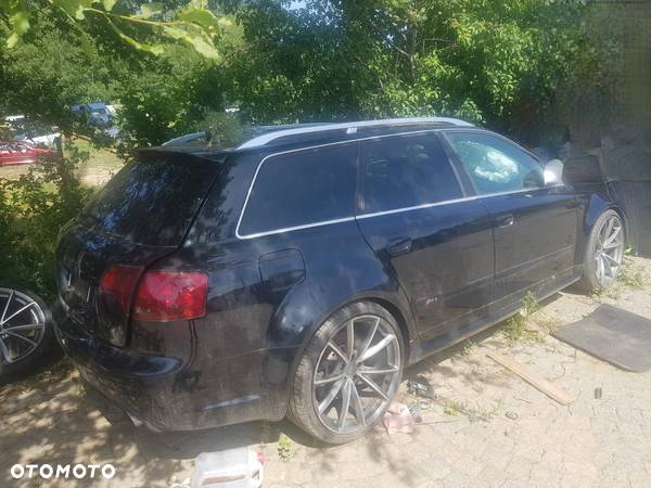 Audi RS4 B7 4.2 lusterko gałka mieszek ćwiartka błotnik dekory listwy relingi wał napędowy most dyfer półoś wahacz podsufitka czarna listwy - 7