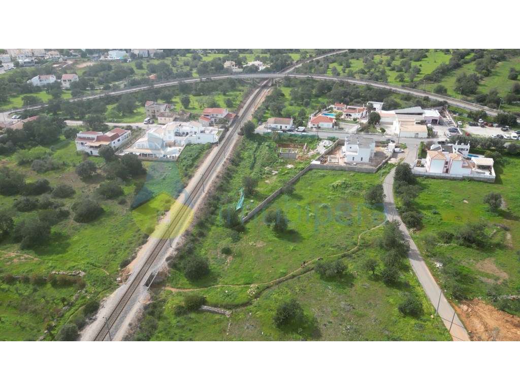 Terreno com projeto aprovado para a construção de 2 moradias unifam... - Grande imagem: 5/15