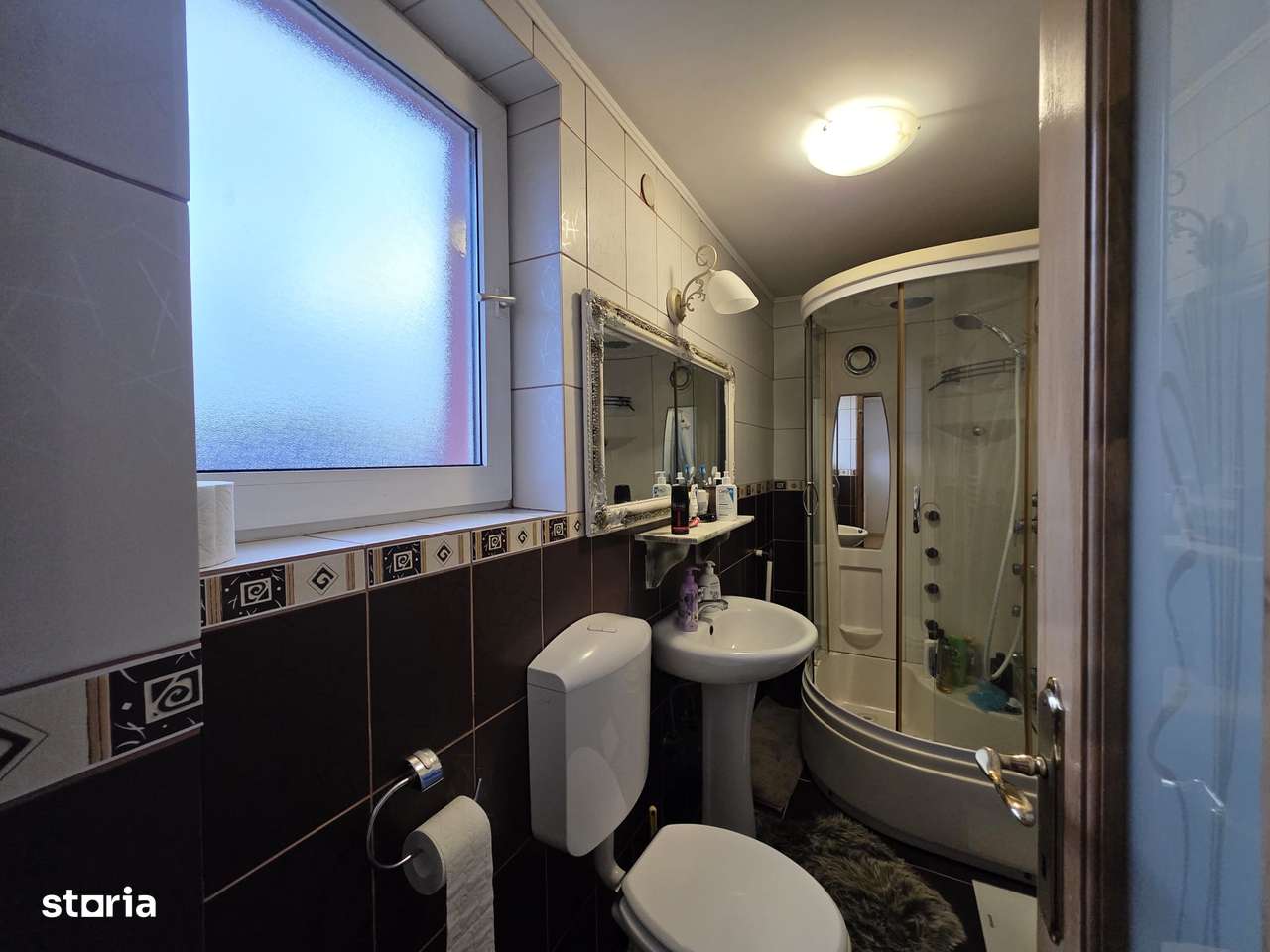 Casă spațioasă cu etaj, utilități complete și piscină – Simeria, HD-18