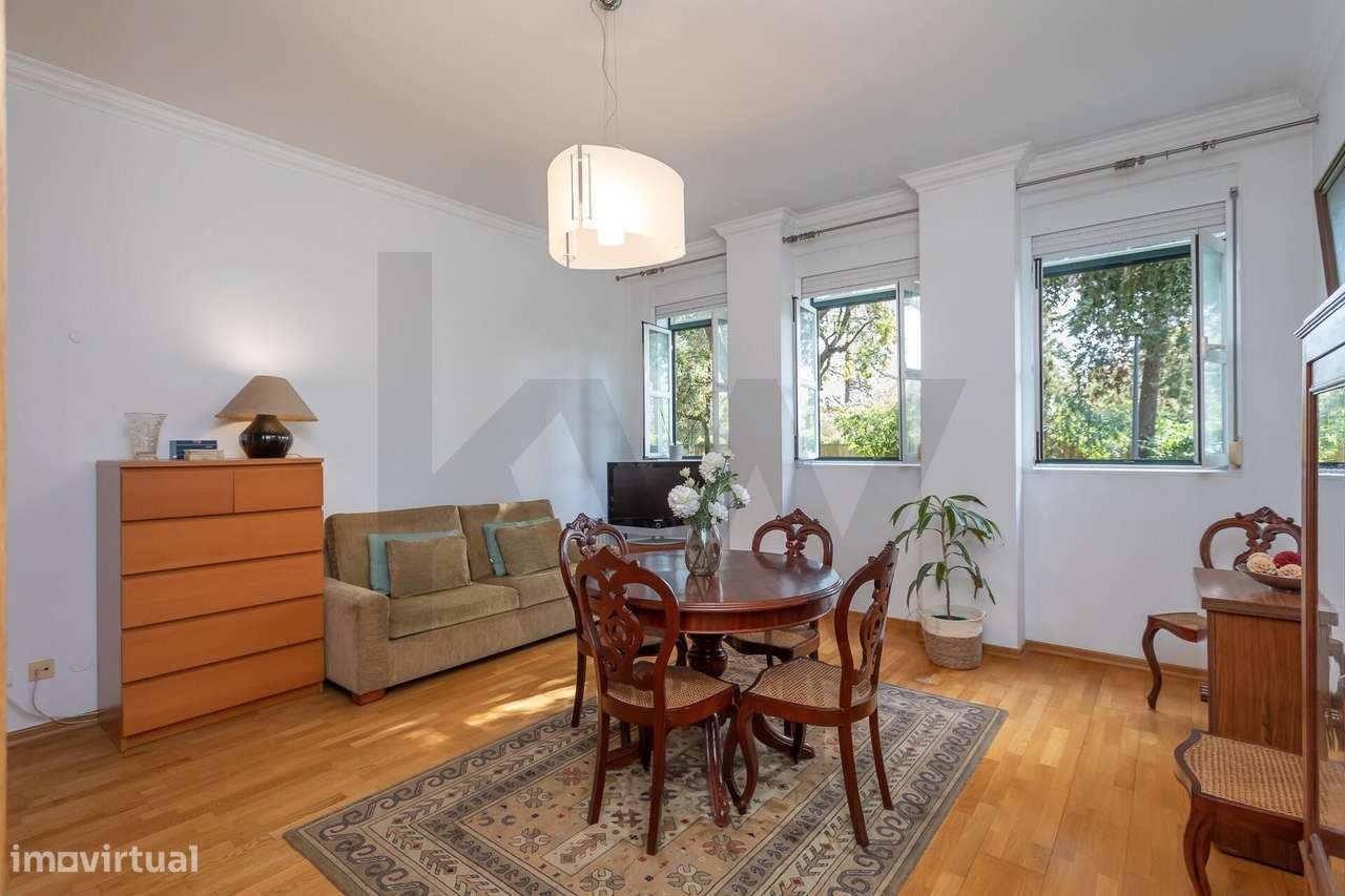 Alcântara | T1 em Condomínio Privado com Piscina, Estacionamento e Seg-1