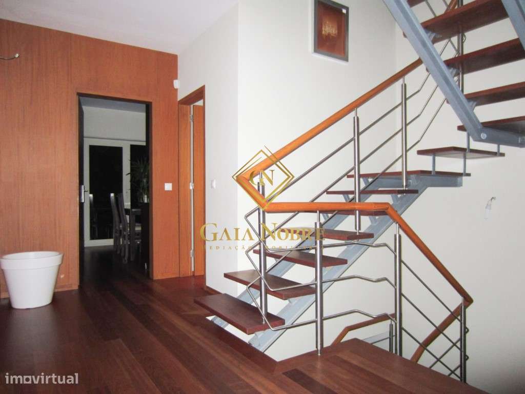 Moradia T4 + office em Pedroso-9