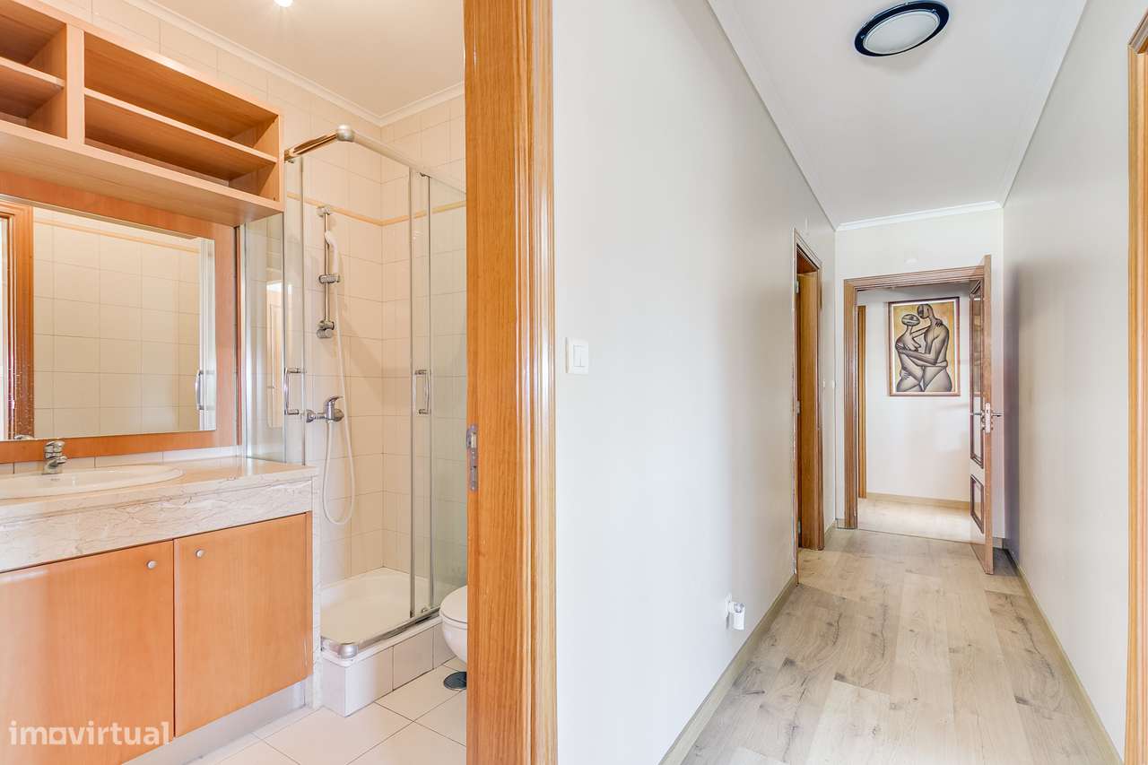 T3 nas Laranjeiras com Parqueamento e Arrecadação-10