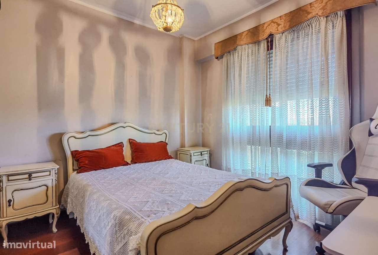 Moradia T4+1 em Pedra com Terreno de 1088m² em Pedrouços – Próxima ao-22