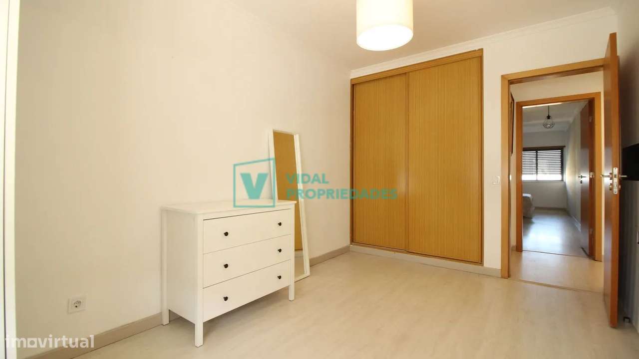 Apartamento T3 com varanda, garagem e elevador-13