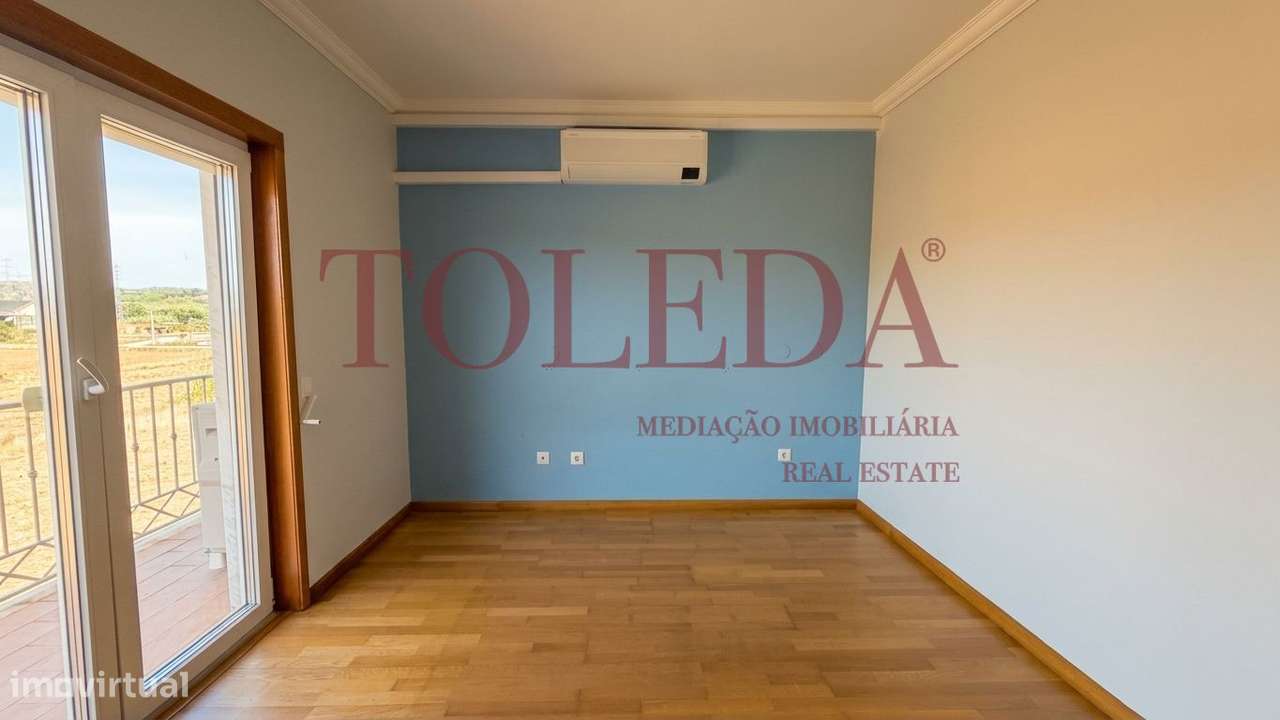 Moradia T3+1 com Terraço e Garagem-16