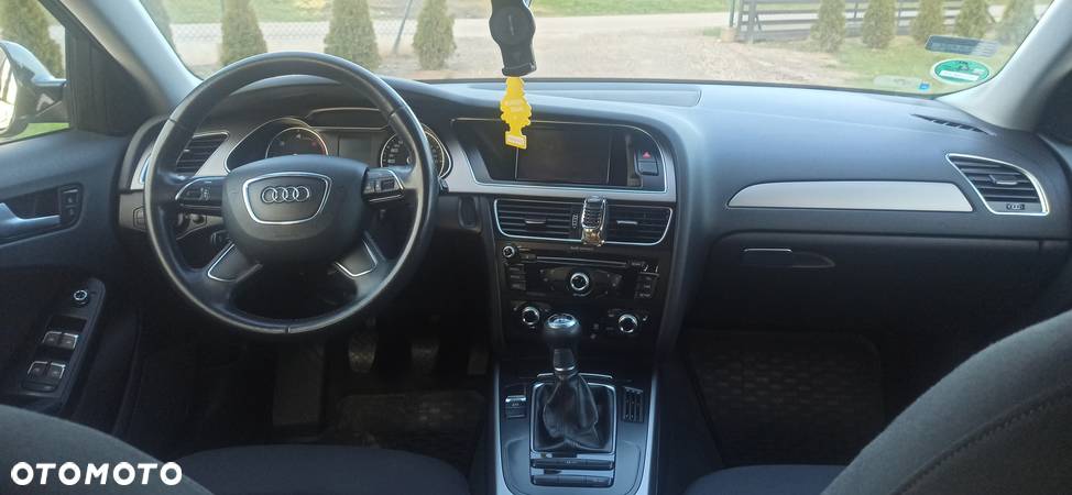 Audi A4 Avant 2.0 TDI DPF Ambiente - 11