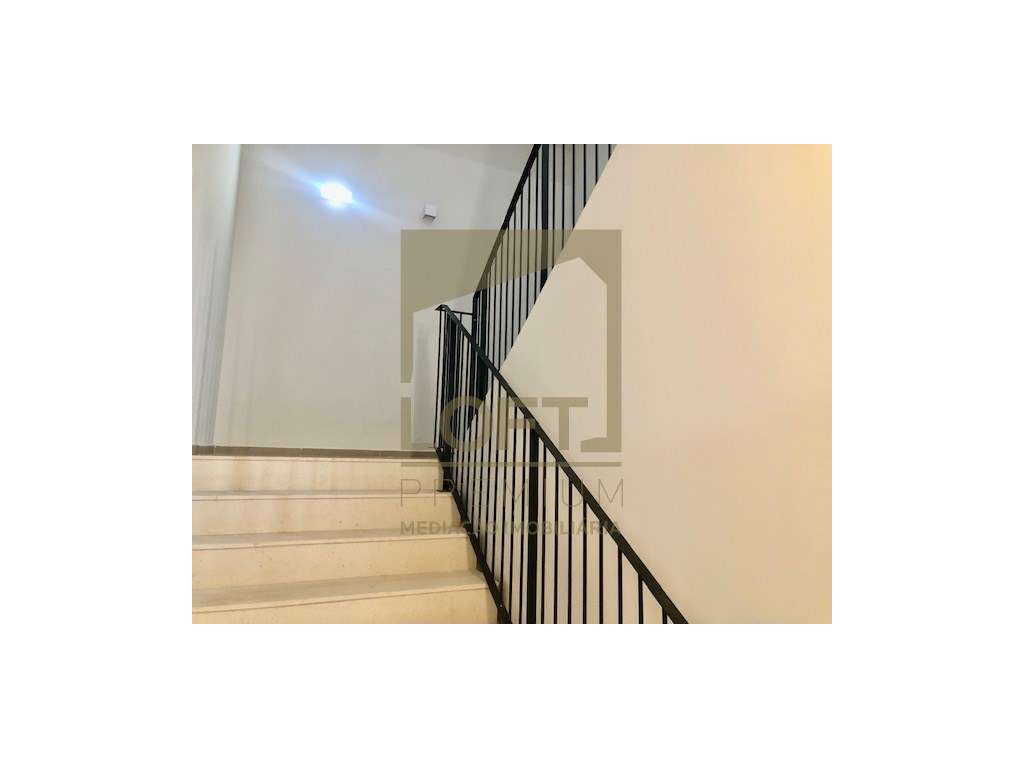 Apartamento T1 com 2 Frentes , Terraço, Totalmente Mobilado e Equip...-7