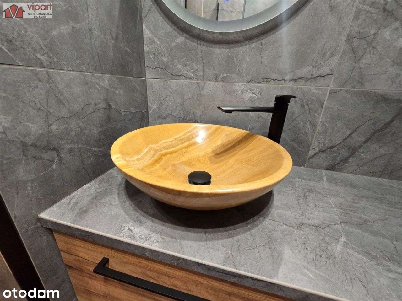 Przytulna kawalerka na osiedlu Panorama w Tychach-16