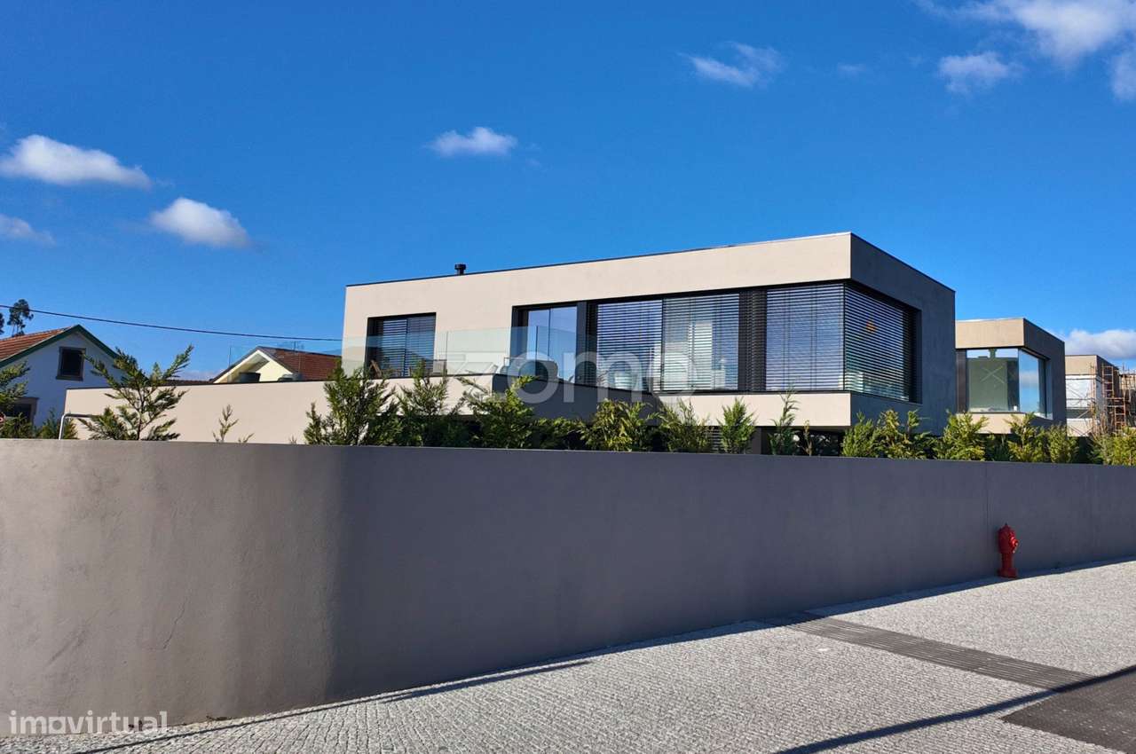 Moradia T4 Exclusiva Piscina, Jardim e 3 Suítes|Design Contemporâne... - Grande imagem: 3/35