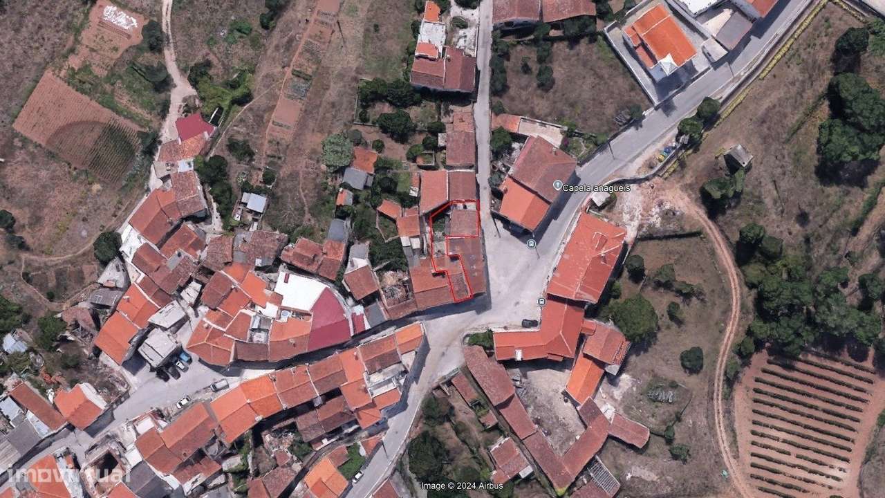 Moradia  para remodelação com Elevado Potencial em Anagueis-15