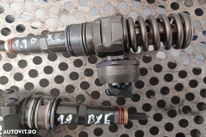 Injector motorina 038130073AG Seat Leon 2 1P  [din 2005 pana  2009] seria Hatchback 5-usi 1.9 TDi M - 1