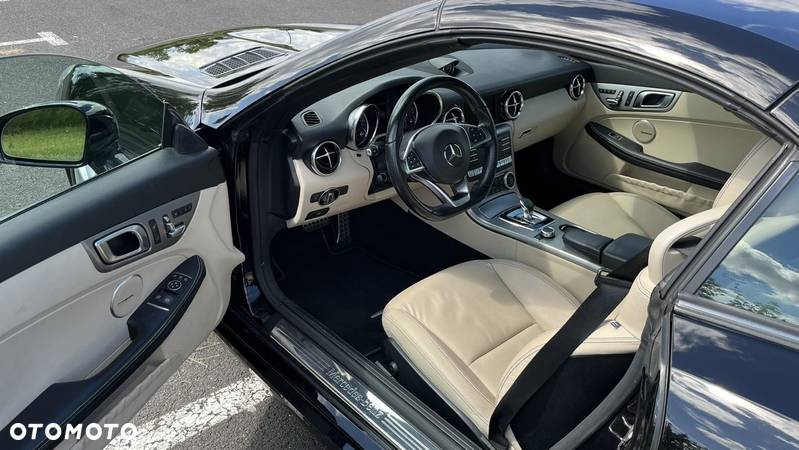 Mercedes-Benz SLC 300 9G-TRONIC Final Edition - 15