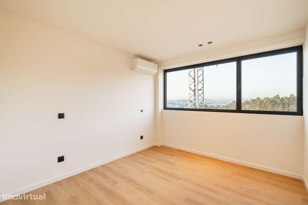Apartamento T3 Novo com Vistas & Varanda-32