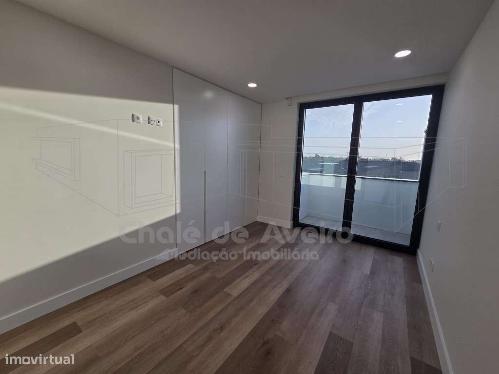 Moradia unifamiliar geminada T3, de 2 pisos, com garagem, anexos e ...-33