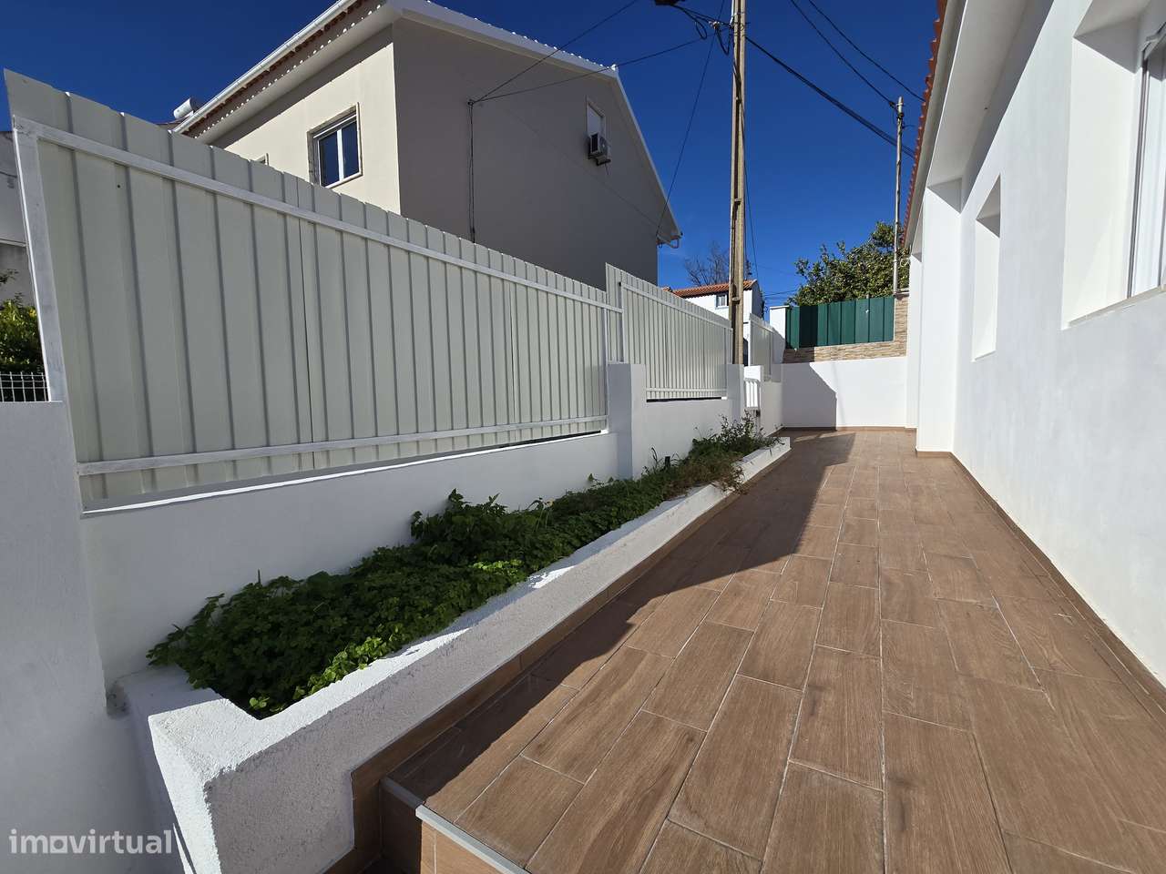 Fantástica Moradia T2 Totalmente Renovada, Independente em Setúbal-39