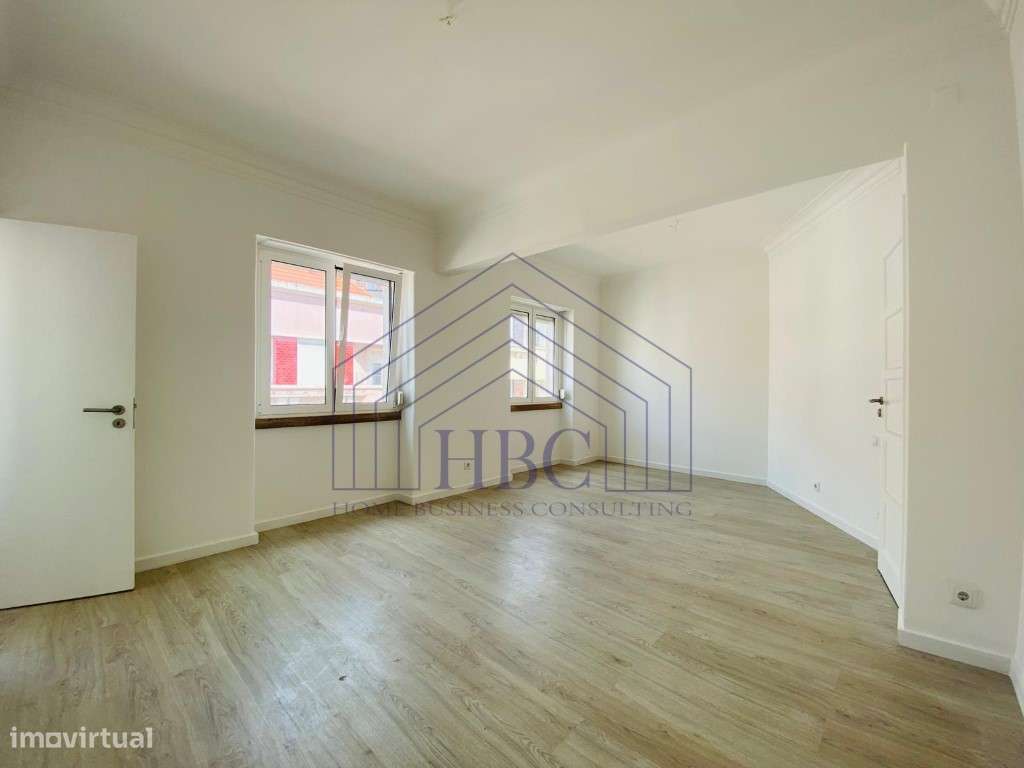 Apartamento T2 Transformado num Excelente T1 Remodelado com Vista R...-12