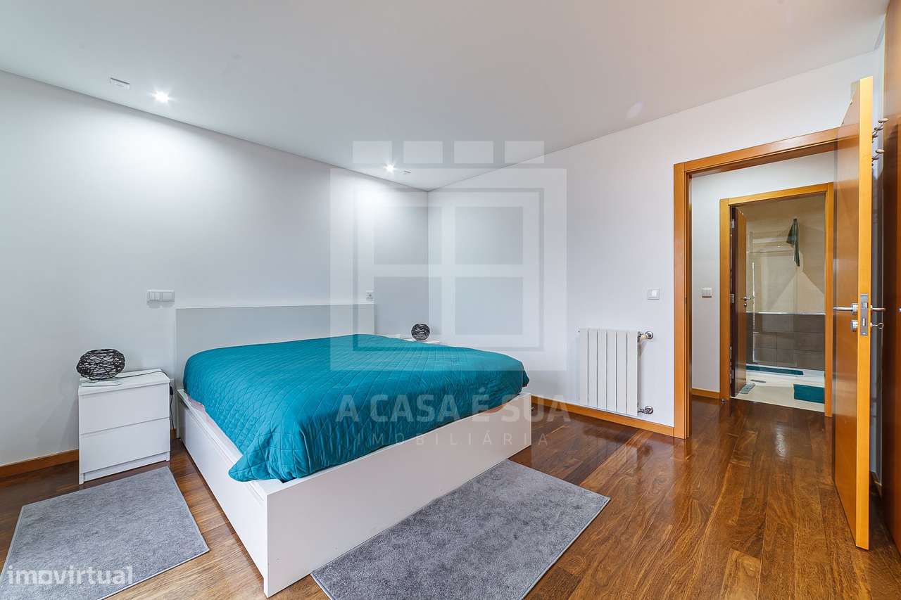 MORADIA T4+1 C/PISCINA EM COND FECHADO 3 FRENTES-28