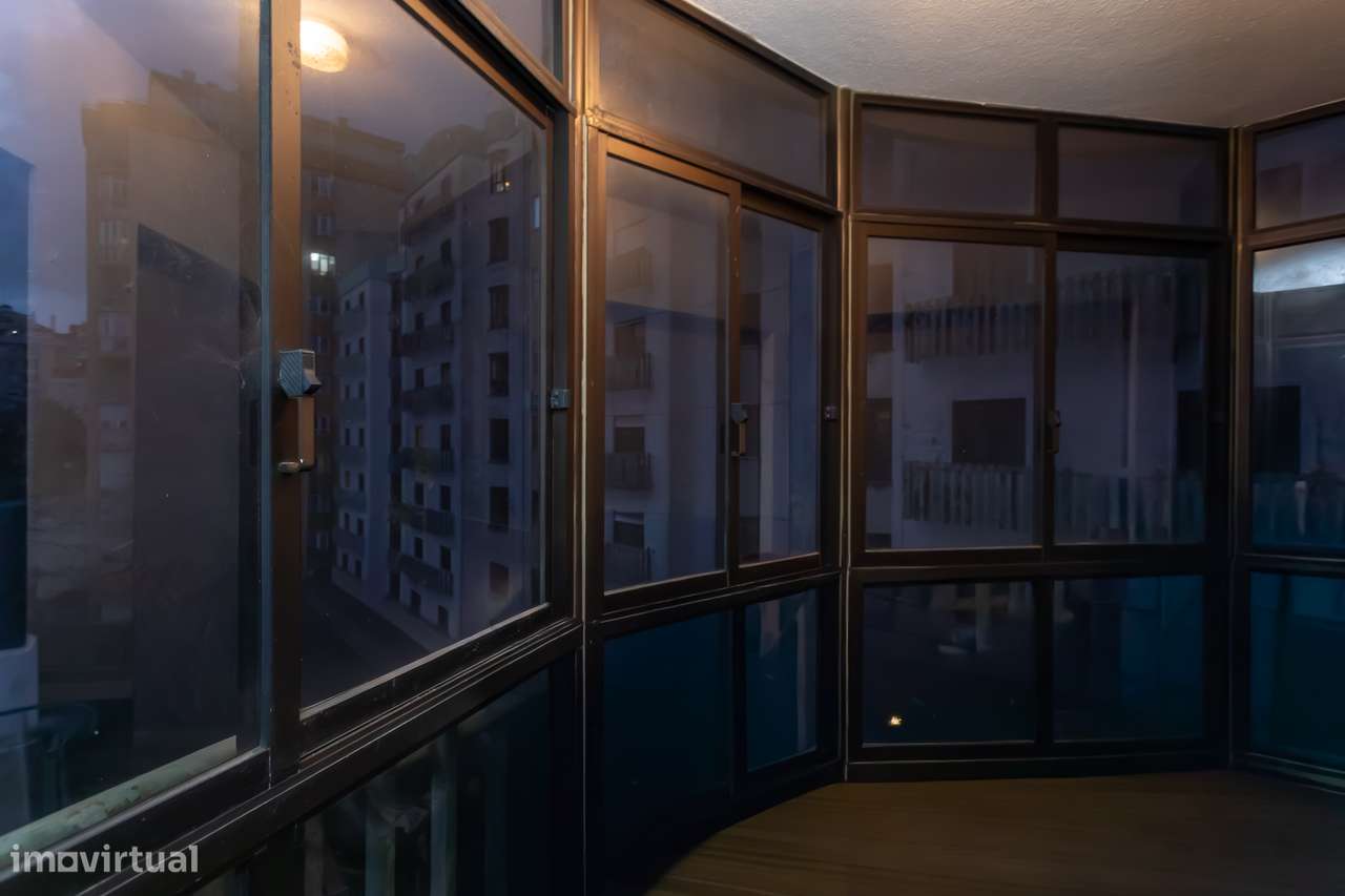 Excelente apartamento T2, situado na Tapada das Mercês-6