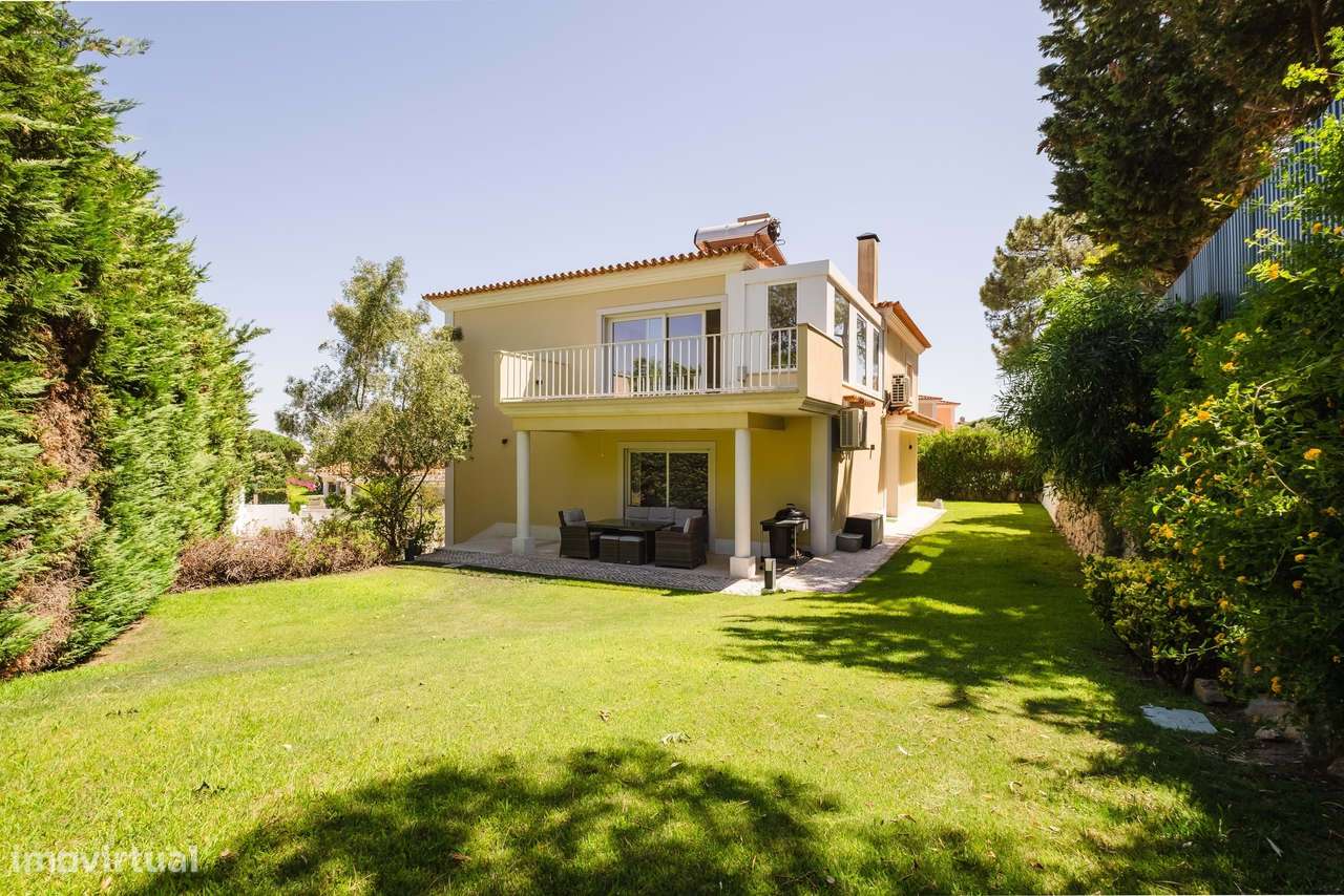 Moradia T5 num condominio com jardim e piscina em Bicesse - Grande imagem: 2/40