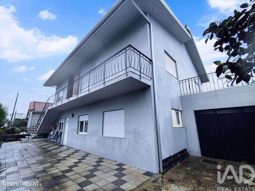 Moradia bi-familiar T6 em Pedome de 246 m2 - Grande imagem: 4/33