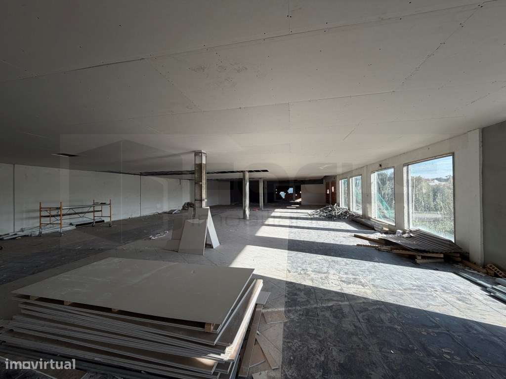 Armazém para comercio e serviços - Aveiro - Grande imagem: 3/11