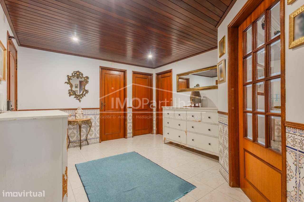 Apartamento T2 junto ao Parque de Santa Marta - Corroios-1