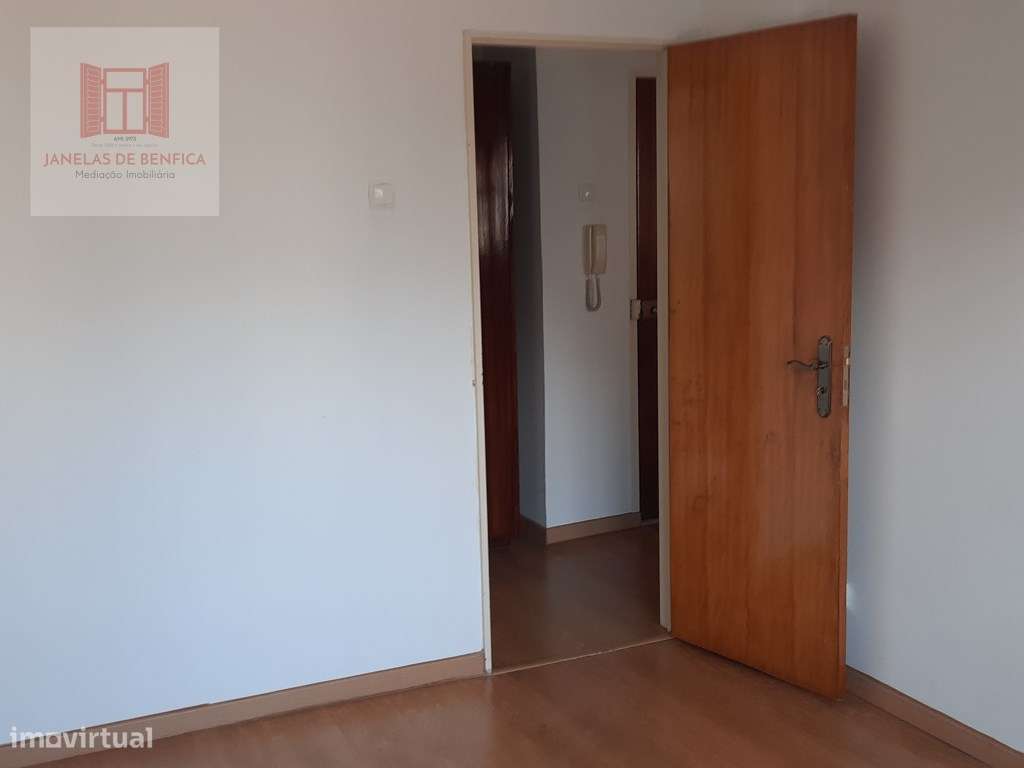Vende-se T1- Amadora Junto a estação de Comboio e Metro da Reboleira-10