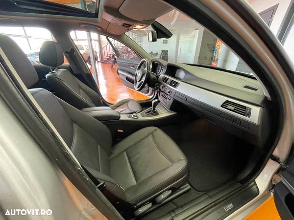 BMW Seria 3 320d DPF Touring Aut. Edition Fleet Exclusive - 12