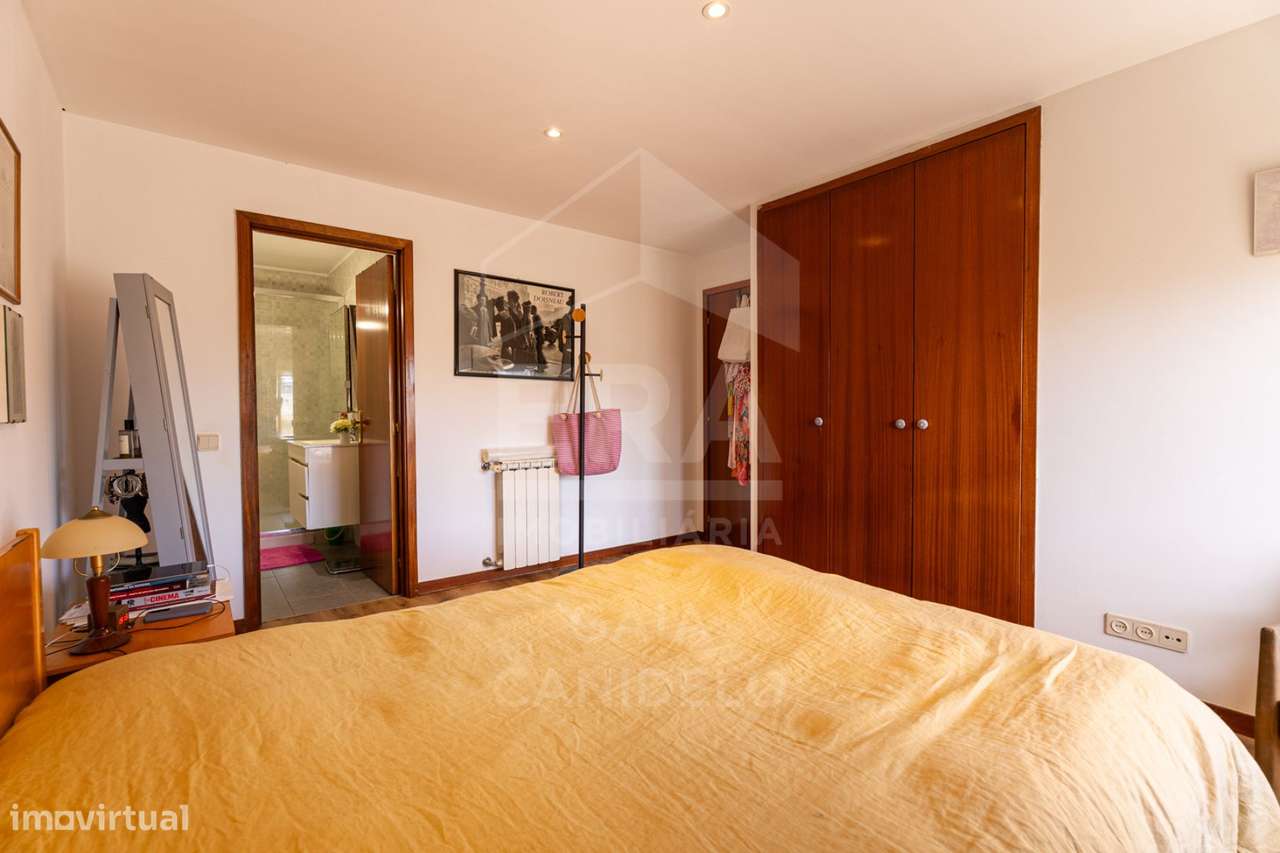 T2 Duplex com Terraço e Garagem Dupla-10