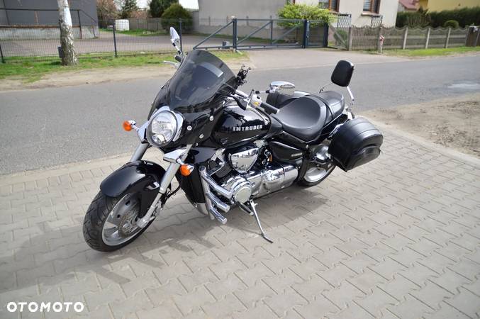 Suzuki Intruder - 1