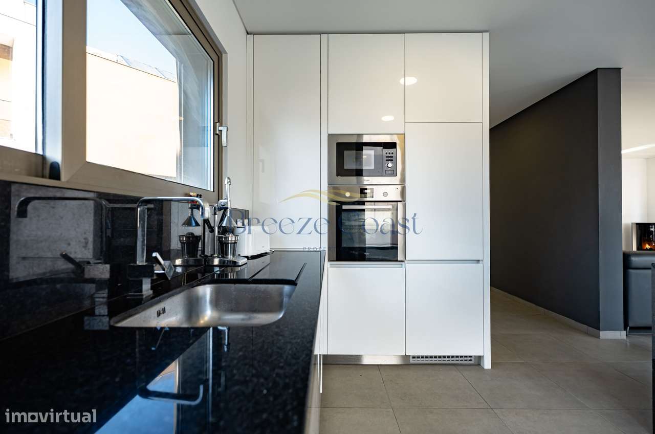 Moradia T4 com Rooftop Vista Mar-13