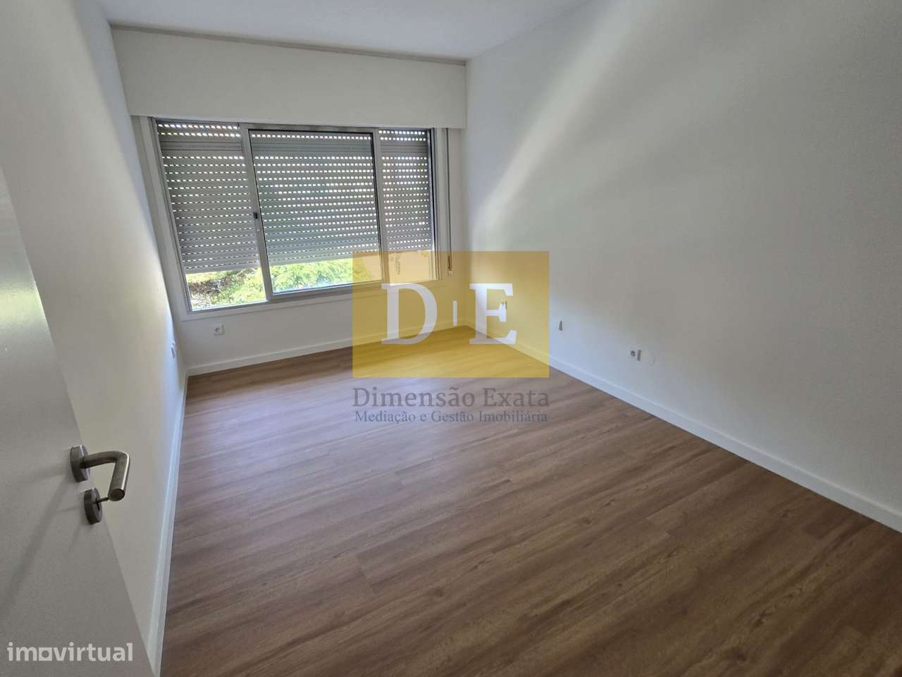 Apartamento T4 em Zona Central da Sª da Hora Junto à Estação do M-12