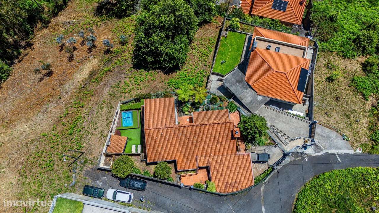 Moradia T3 com jacuzzi e barbecue na Camacha-5