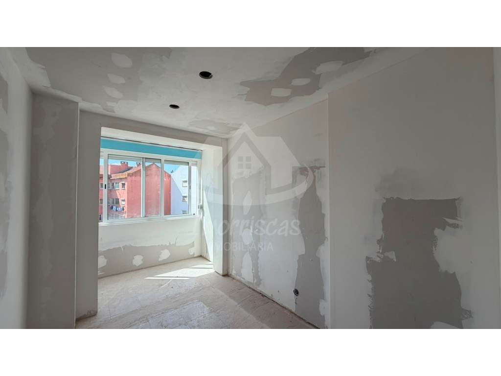 Apartamento T2+1 totalmente remodelado, em Odivelas-10