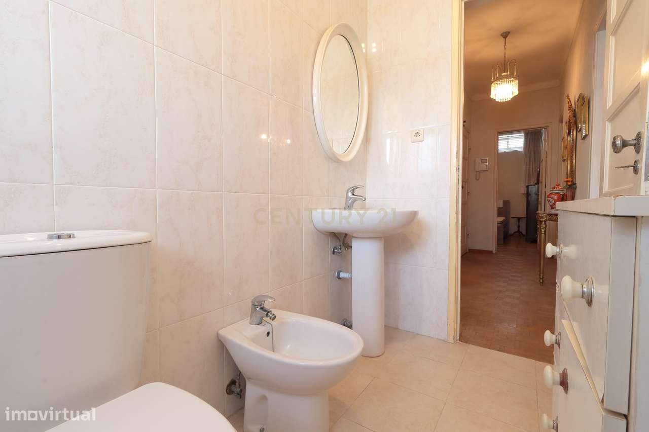 Apartamento T2 com Logradouro – Rua Dr. António Elvas, Feijó-11