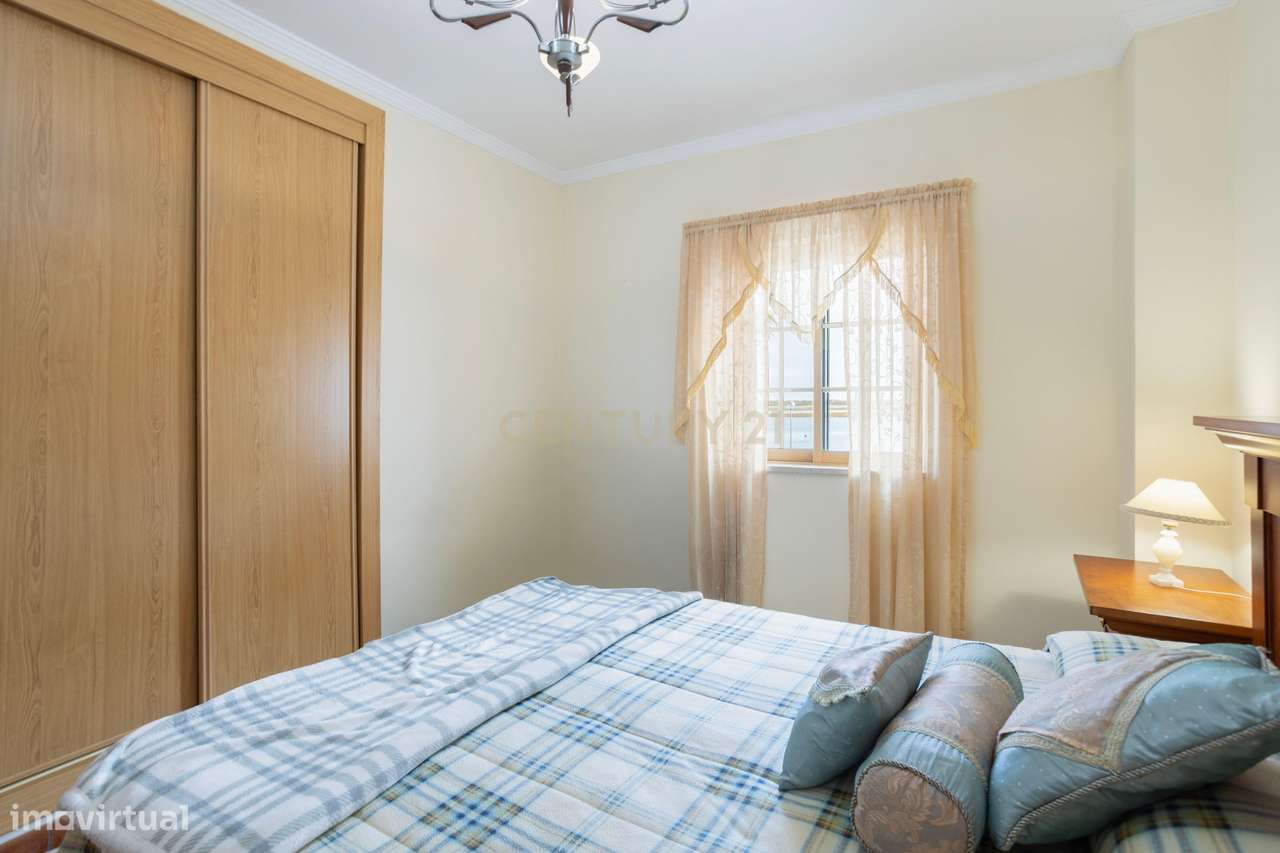 Moradia Tradicional T2 na Primeira Linha da Ria — Santa Luzia, Capital-16