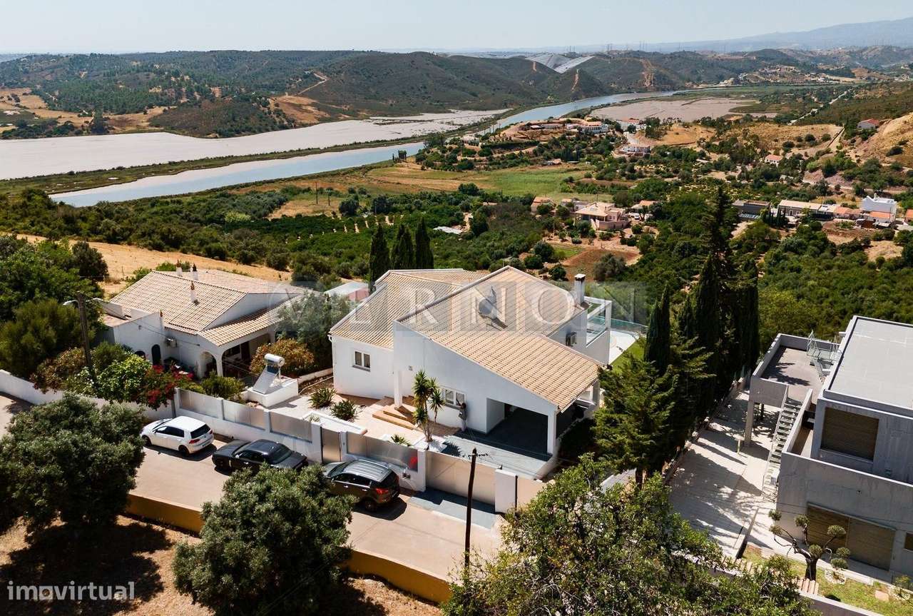 Moradia Renovada T4 com Vista Rio Arade, Piscina e 2.450 m² de Terreno-5