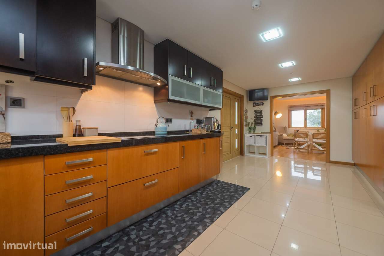 Moradia T-4+1 em Agualva Cacém-7